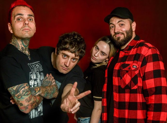 Archivo - La banda La La Love You posa para Europa Press, en la Sala B, a 4 de abril de 2024, en Madrid (España). La La Love You es un grupo de música pop punk originario de Madrid. Han publicado tres discos: 'Umm... Que rico!' (2009), 'La La Love You' (2