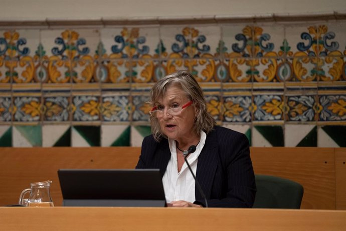 Archivo - La presidenta de l'IEC, Teresa Cabré