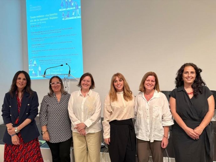 Mesa redonda organizada por el Consell de Mallorca con motivo del Día de las Familias.