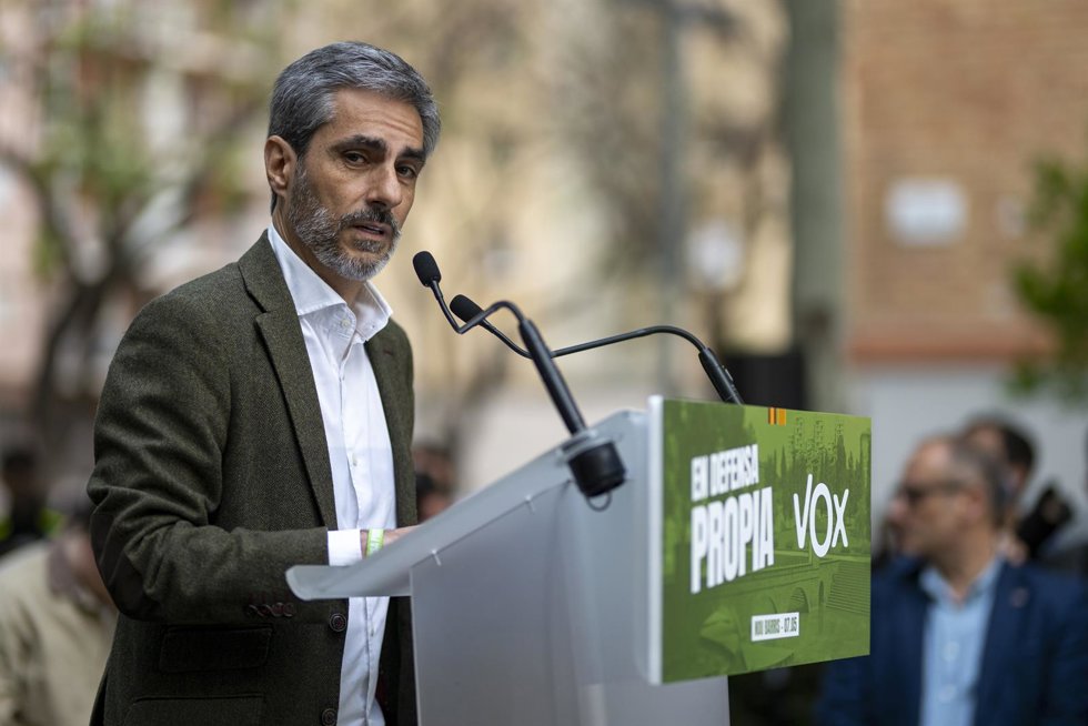 Archivo - El presidente del grupo municipal de Vox en el Ayuntamiento de Barcelona, Gonzalo de Oro