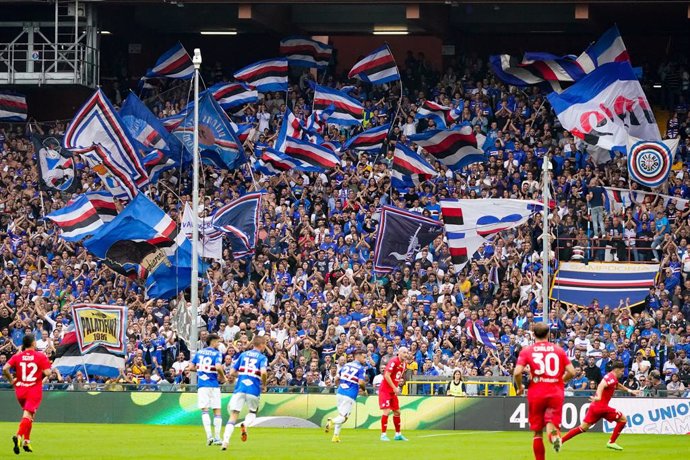 Archivo - Team of UC Sampdoria fans during the Italian championship Serie A football match between UC Sampdoria and AC Monza on October 2, 2022 at the Luigi Ferraris stadium in Genova, Italy - Photo Morgese-Rossini / DPPI