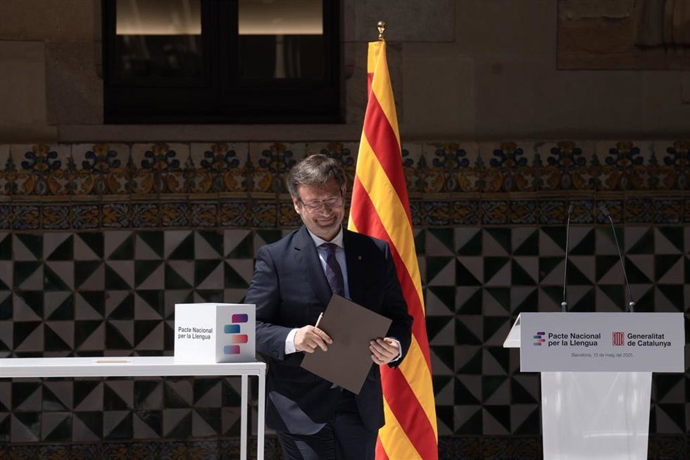 El conseller de Política Lingüística del Govern de la Generalitat de Catalunya, Francesc Xavier Vila, durante la firma del Pacte Nacional per la Llengua, a 13 de mayo de 2025, en Barcelona, Catalunya (España). 
