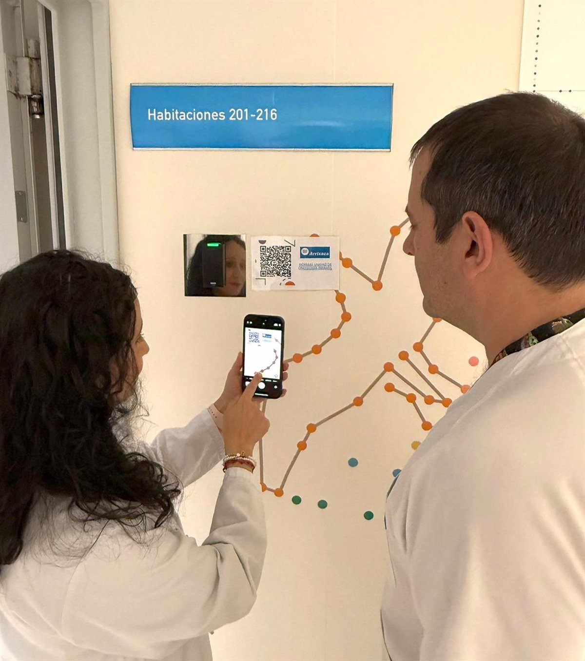 La Arrixaca despliega un sistema de códigos QR para mejorar la accesibilidad de las familias con pacientes en infantil