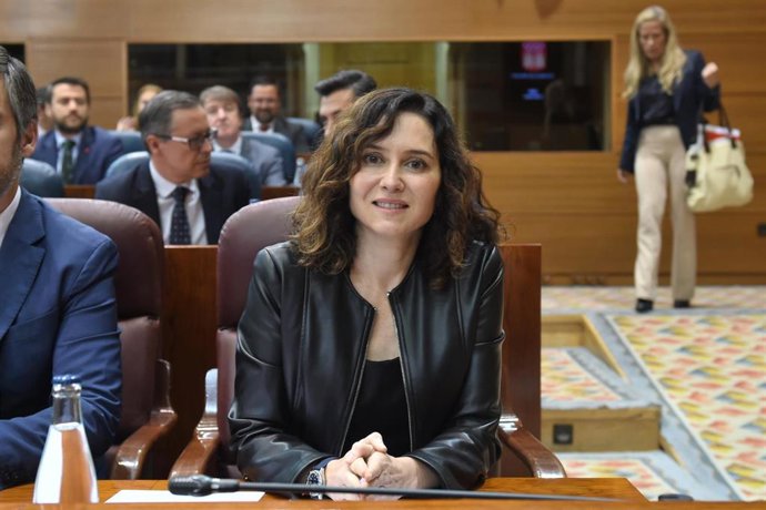 La presidenta de la Comunidad de Madrid, Isabel Díaz Ayuso, durante un pleno de la Asamblea de Madrid, a 14 de mayo de 2025, en Madrid (España). 