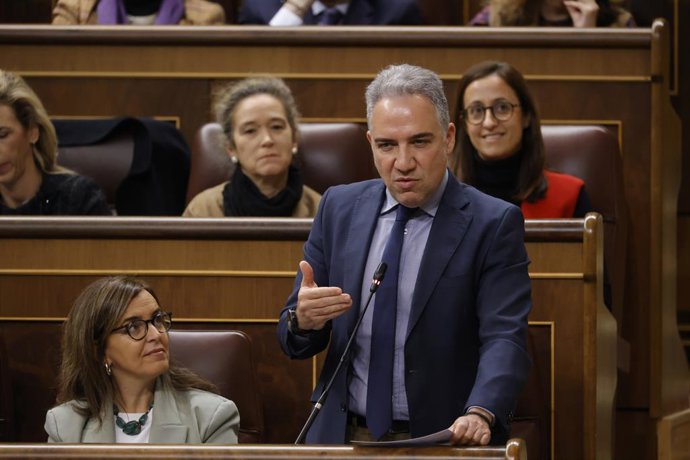 Archivo - Arquivo - O deputado do PP Elías Bendodo intervém durante uma sessão de controle do governo no Congresso dos Deputados, em 26 de fevereiro de 2025, em Madri (Espanha) (Foto de arquivo).