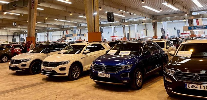 Archivo - Vehículos de ocasión. 