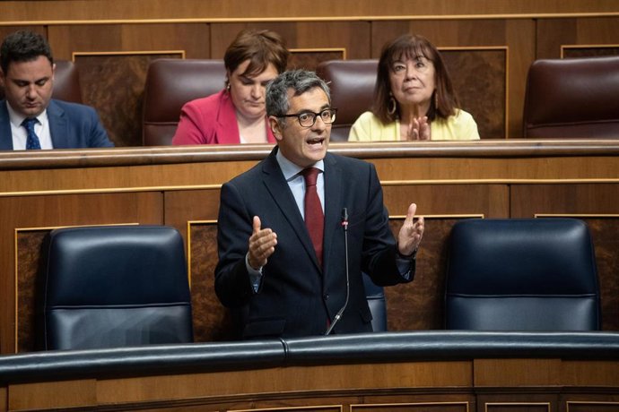 El ministro de la Presidencia, Relaciones con las Cortes y Justicia, Félix Bolaños, interviene durante una sesión de control al Gobierno, en el Congreso de los Diputados, a 7 de mayo de 2025, en Madrid (España). 