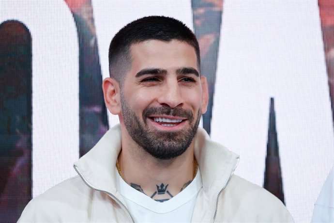 Archivo - El luchador hispanogeorgiano Ilia Topuria, durante la presentación de un evento de WOW y Movistar+ en Madrid. 