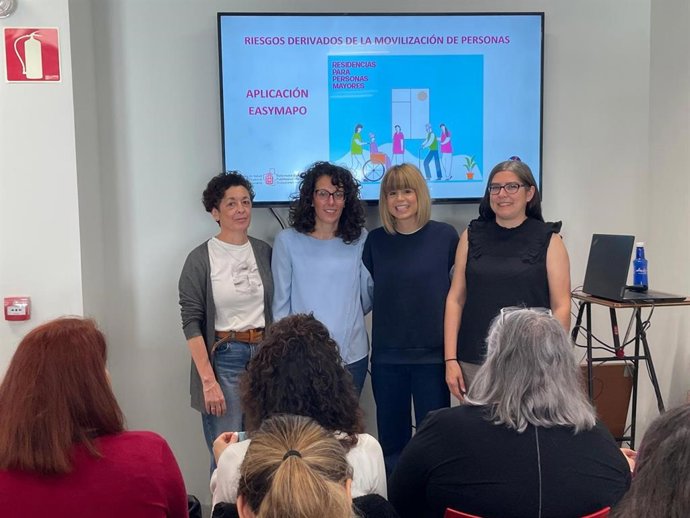 Mrian Nuin, directora gerente del ISPLN, junto con las ponentes de la jornada de presentación, Vanessa Pérez, Carmen Díaz e Irene María Irisarri