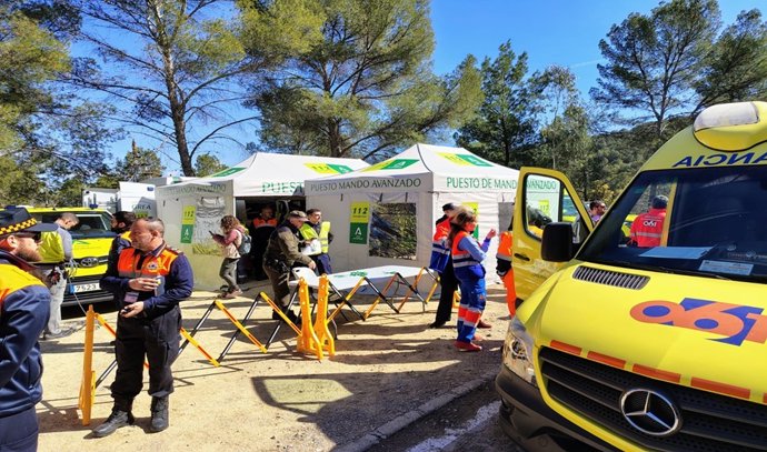 Este simulacro, en el que van a participar más de un centenar de efectivos, supondrá la elevación simulada del Plan de Emergencias ante el Riesgo de Incendios Forestales en Andalucía (Plan Infoca) a fase de emergencia, situación operativa