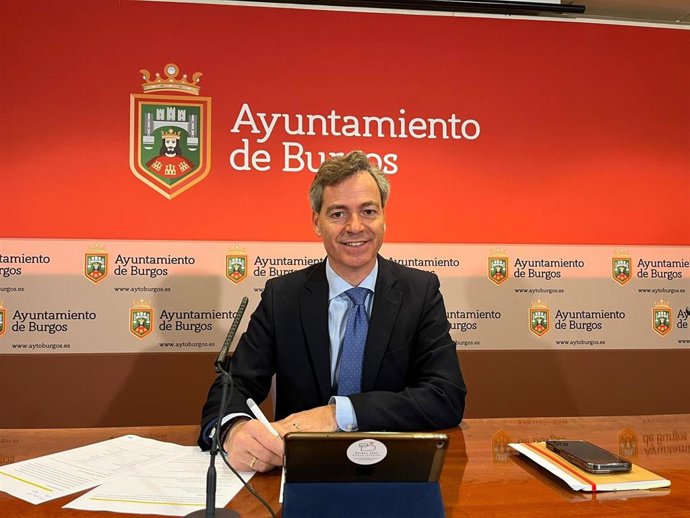 César Barriada durante la rueda de prensa.