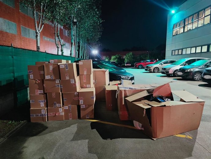 63 Cajas Con Zapatillas Y Ropa Deportiva Robada Del Camión