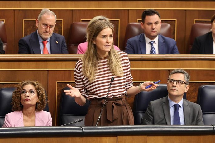 La vicepresidenta tercera y ministra para la Transición Ecológica, Sara Aagesen, interviene durante una sesión de control al Gobierno, en el Congreso de los Diputados, a 14 de mayo de 2025, en Madrid (España). 