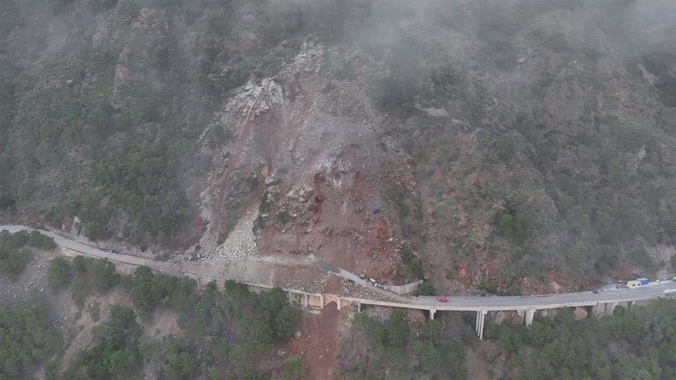Trabajos en la carretera A-397, que une Ronda y San Pedro