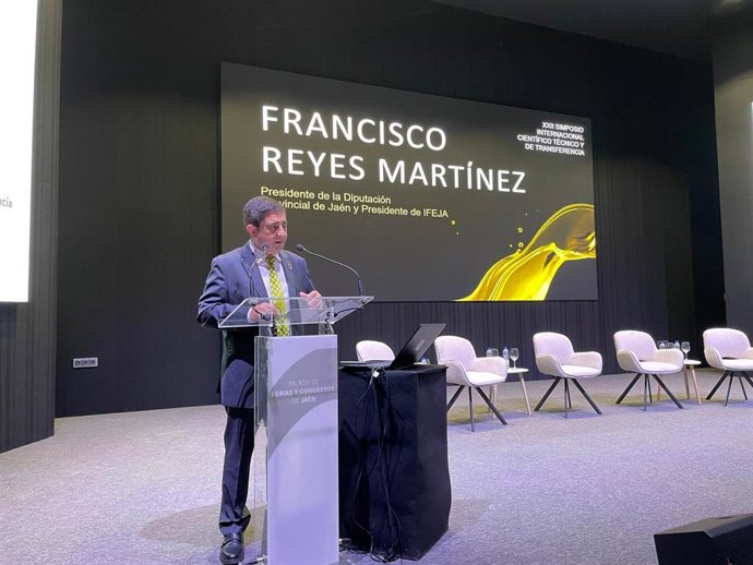 Reyes en la inauguración del Simpusium Científico-Técnico