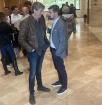 Tudanca niega negociar con transfugas la moción de censura