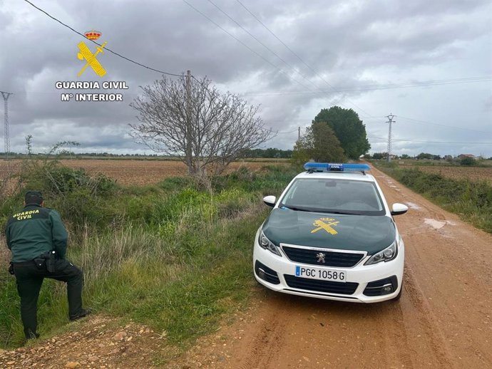 Imagen del vehículo de la Guardia CIvil en Santa María del Páramo (León)