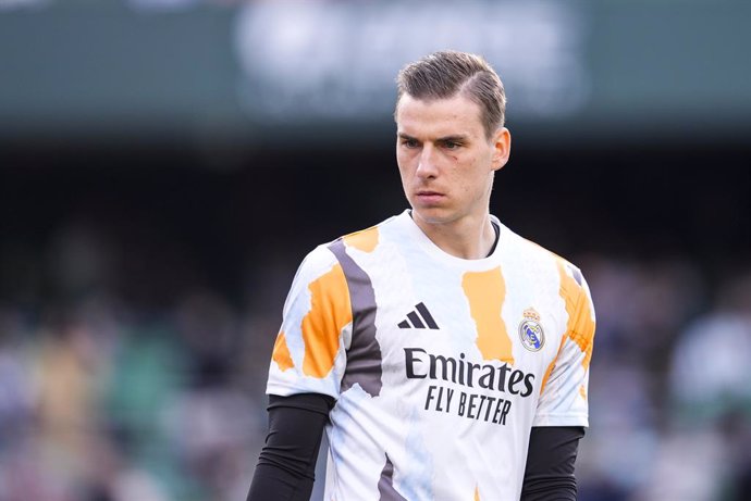 Archivo - Andriy Lunin of Real Madrid looks on during the Spanish league, LaLiga EA Sports, football match played between Real Betis and Real Madrid at Benito Villamarin stadium on March 1, 2025, in Sevilla, Spain.
