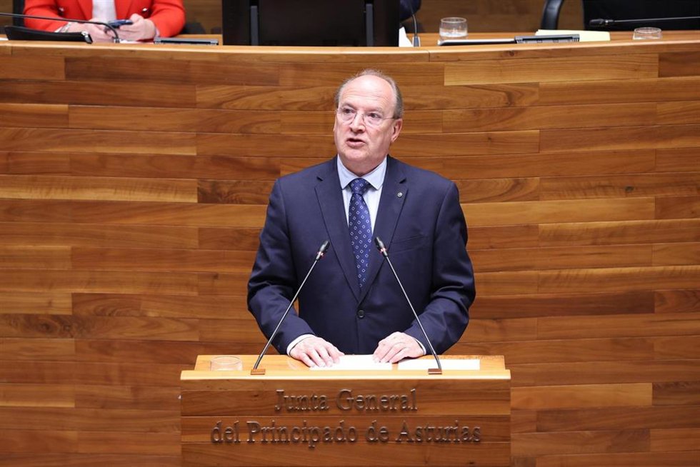 El diputado del PP José Agustín Cuervas-Mons en el pleno de la Junta General.