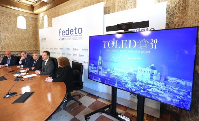 El alcalde de Toledo, Carlos Velázquez, y el presidente de la Federación Empresarial Toledana, Javier de Antonio Arribas