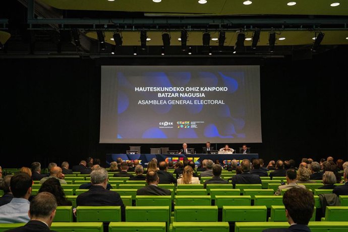 Imagen de la Asamblea General de Cebek, en la que se ha elegido al nuevo presidente, Guillermo Buces