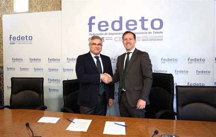 El presidente de Fedeto, Javier de Antonio Arribas, y el alcalde de Toledo, Carlos Velázquez