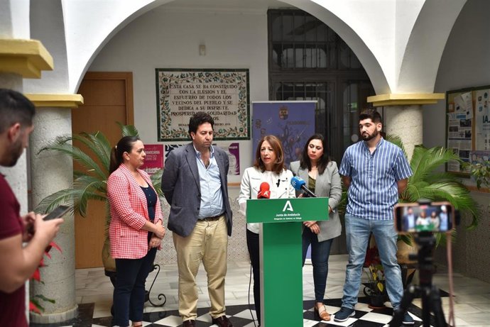 La delegada del Gobierno andaluz en Málaga, Patricia Navarro, en una rueda de prensa