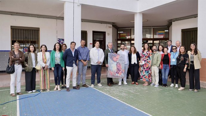 El alcalde de Sevilla, José Luis Sanz, presenta un paquete integral de medidas para familias.