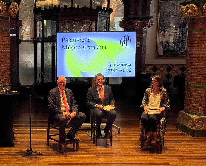 Joan Oller, Joaquim Uriach y Mercedes Conde en rueda de prensa este miércoles para presentar la nueva temporada