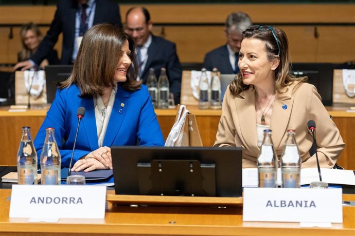 Imma Tor, a la izquierda, durante el Comité de Ministros del Consejo de Europa.