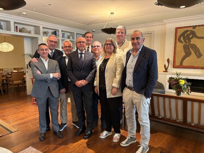 Los miembros de la dirección de la ConfeCat.