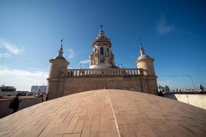 Archivo - Restauración de la cubierta de la Iglesia de la Anunciación, en una fase anterior.