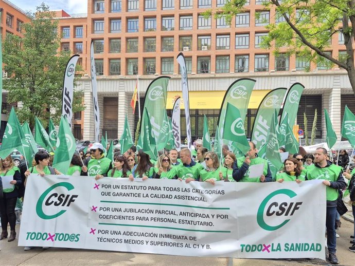 Imagen de la concentración frente al Ministerio de Sanidad.