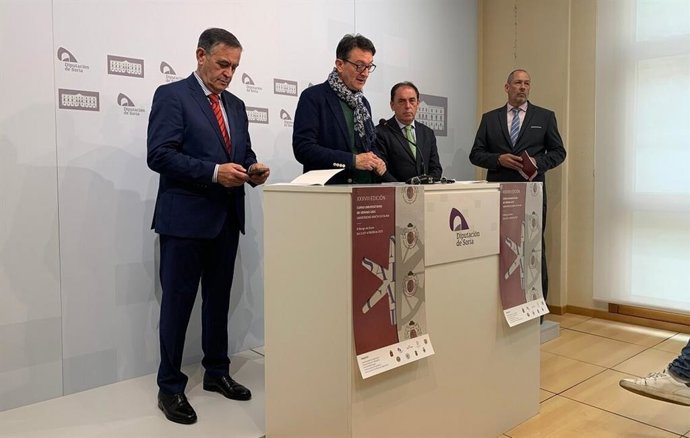De izda a dcha, Pardo, ,Gómez, Serrano y Miguel presentan los cursos de verano de El Burgo de Osma (Soria).