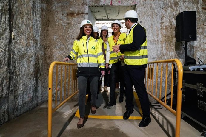 Imagen de archivo de la última visita de la consejera de Fomento, Rocío Díaz, a las obras del metro de Málaga.