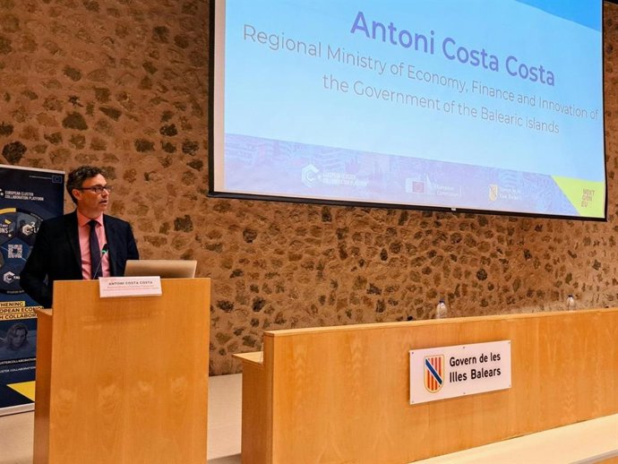 El vicepresident i conseller d'Economia, Hisenda i Innovació, Antoni Costa,  en la inauguración inaugura Clústers Meet Regions