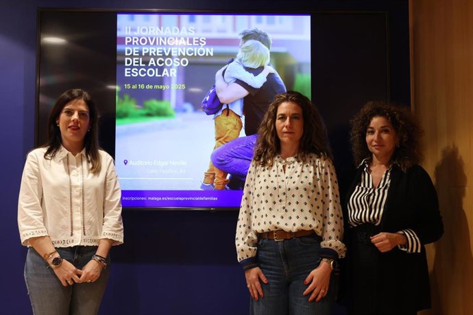 La diputada de Igualdad, María Dolores Vergara ha presentado las II Jornadas de Prevención del acoso escolar dirigadas a padres, madres y profesores.