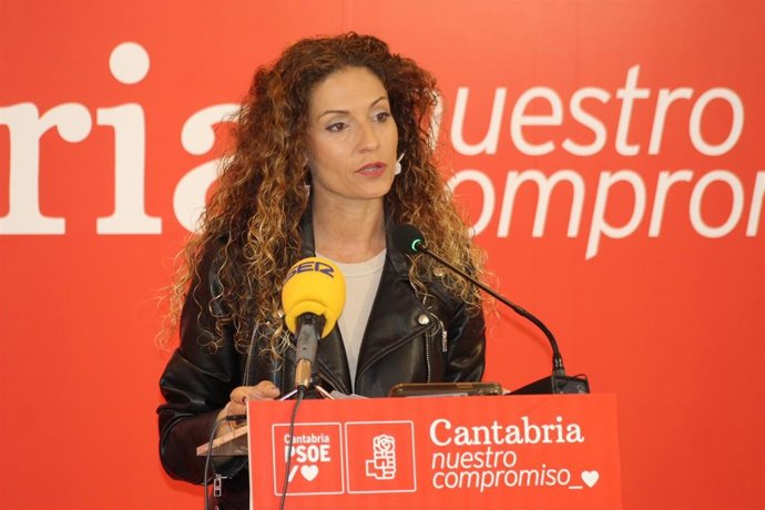 La portavoz de la Ejecutiva del PSOE de Cantabria, Ainoa Quiñones