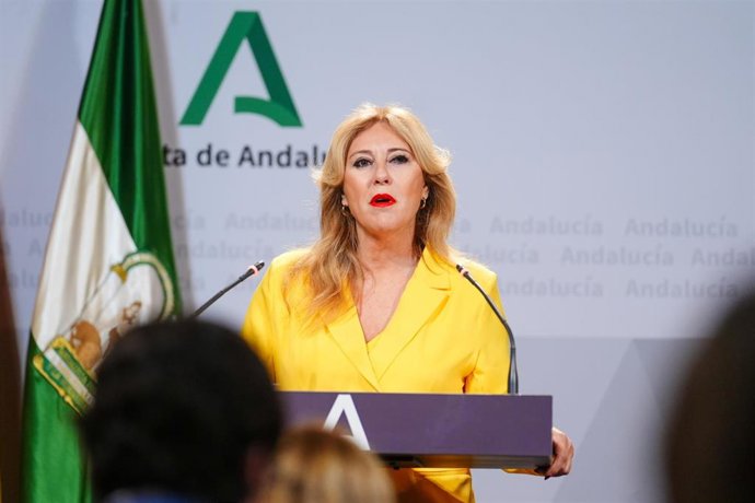 La consejera de Economía, Hacienda y Fondos Europeos y portavoz del Gobierno, Carolina España, interviene en la rueda de prensa posterior al Consejo de Gobierno. A 14 de mayo de 2025, en Sevilla (Andalucía, España). El Consejo de Gobierno de la Junta de A
