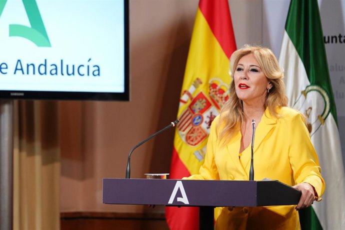 La consejera de Economía, Hacienda y Fondos Europeos y portavoz del Gobierno, Carolina España, interviene en la rueda de prensa posterior al Consejo de Gobierno. A 14 de mayo de 2025, en Sevilla (Andalucía, España). El Consejo de Gobierno de la Junta de A