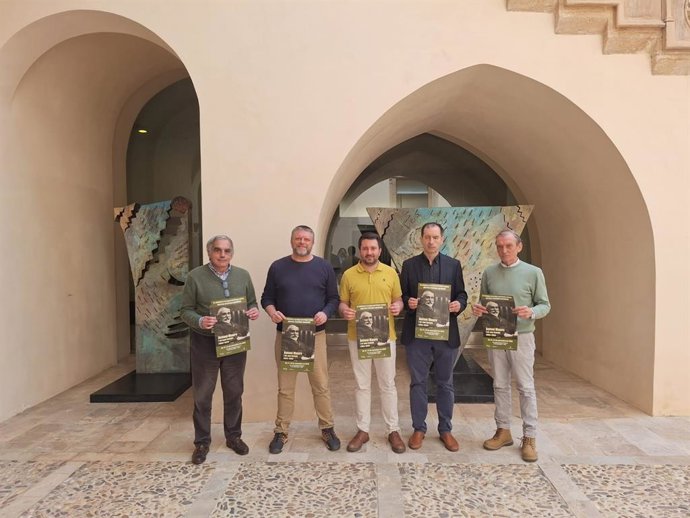 El director del Institut d'Estudis Baleàrics, Llorenç Perelló, y el coordinador de las XL Jornadas de Estudios Históricos Locales Antoni Marimon en la presentación del evento.