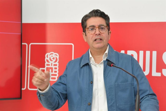 Archivo - El presidente del Grupo Socialista en el Cabildo de Tenerife, Pedro Martín