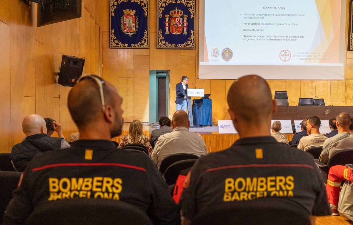 Más de 200 bomberos y sanitarios participan en Cartagena en unas jornadas sobre intervención en accidentes