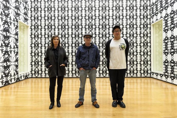 Sandra Guimarâes, Santiado Sierra y Alexis Callado, en el Museo Helga de Alvear de Cáceres