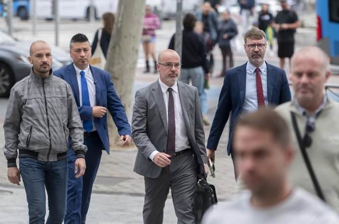 El delegado del Gobierno en la Comunidad de Madrid, Francisco Martín (c), a su llegada a declarar por el ‘caso Begoña Gómez’, en los Juzgados de Plaza de Castilla.