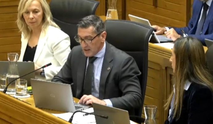 El concejal de Deportes y Educación, Jorge Pañeda (PP), interviene en el Pleno Municipal gijonés.