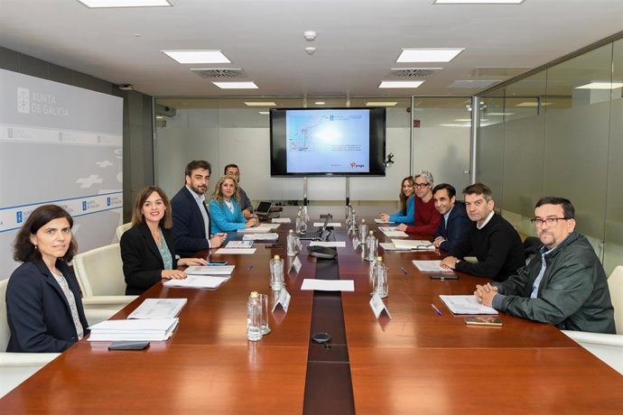 El conselleiro de Presidencia, Xustiza e Deportes, Diego Calvo, se reúne con el alcalde de Ferrol, José Manuel Rey Varela, y miembros de la corporación.