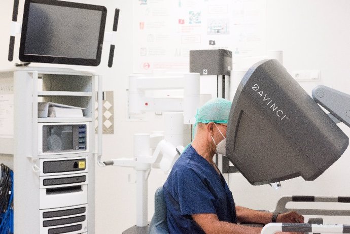 Robot quirúrgico Da Vinci instalado en el Hospital Universitario Ruber Juan Bravo.