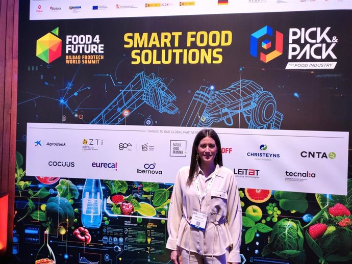 La responsable de departamento de Nutrición de Campofrío Health Care, Marta León, en la feria Food 4 Future, en el BEC de Barakaldo (Bizkaia)