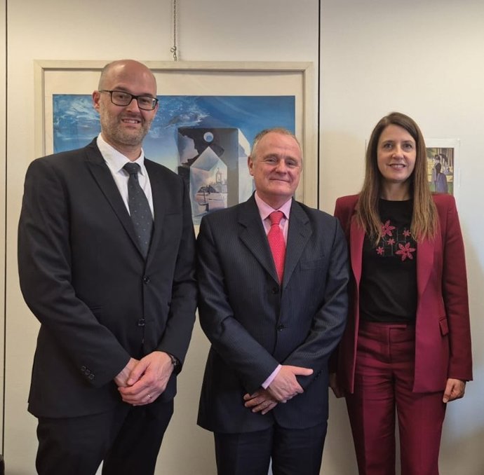 La conselleira do Medio Rural, María José Gómez, se reúne con el director general adjunto en funciones de la Dirección General de Agricultura y Desarrollo Rural de la Comisión Europea, Diego Canga.